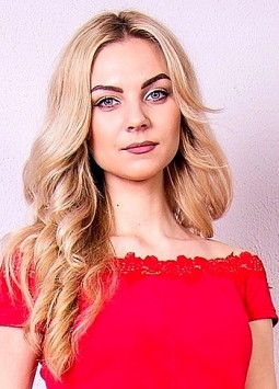 Alena from Kiev, 28 years, with brown eyes, blonde hair, other.