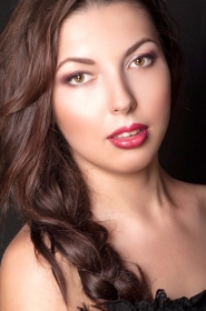 Alina from Dnepropetrovsk, 30 years, with green eyes, dark brown hair, Christian, economist. #1