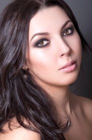 Alina from Dnepropetrovsk, 30 years, with green eyes, dark brown hair, Christian, economist. #3