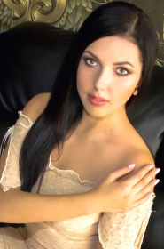 Alina from Dnepropetrovsk, 30 years, with green eyes, dark brown hair, Christian, economist. #17