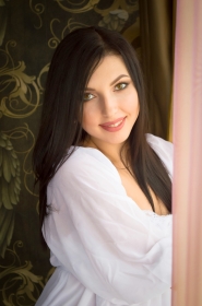 Alina from Dnepropetrovsk, 30 years, with green eyes, dark brown hair, Christian, economist. #18
