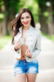Alena from Kharkiv, 31 years, with blue eyes, dark brown hair, Christian, property valuation. #1