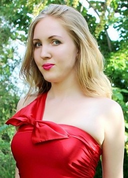 Anna from Kherson, 30 years, with blue eyes, blonde hair, Christian, administrator.