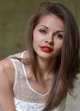 Alesia from Odessa, 32 years, with green eyes, dark brown hair.