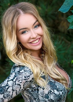 Sofia from Lugansk, 32 years, with blue eyes, blonde hair, Christian.
