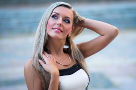 Alla from Dnepropetrovsk, 43 years, with hazel eyes, blonde hair, Christian, marketing. #7
