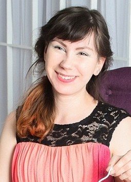 Yulia from Nikolaev, 29 years, with brown eyes, dark brown hair, Christian, housewife.