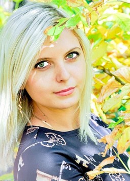 Evgeniya from Sukhodolsk, 30 years, with green eyes, blonde hair.