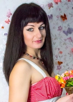 Inna from Nikolaev, 39 years, with green eyes, dark brown hair, Christian, seller.