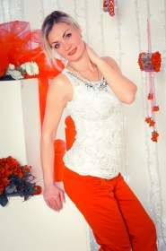 Elena from Kharkov, 45 years, with brown eyes, blonde hair, Christian, psychologist. #10