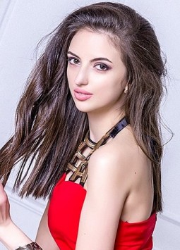 Nataliya from Odessa, 30 years, with hazel eyes, dark brown hair, Christian, Model.