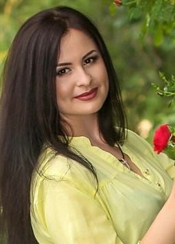 Kseniya from Melitopol, 35 years, with brown eyes, dark brown hair, Christian, Manicurist.