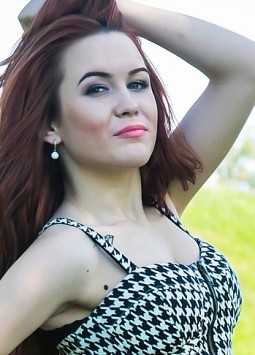 Juliya from Kharkov, 28 years, with green eyes, red hair, Christian, dancer.