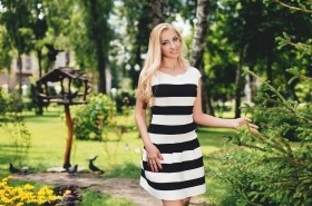 Ludmila from Kharkiv, 45 years, with brown eyes, blonde hair, Christian, Hairdresser. #10