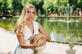 Ludmila from Kharkiv, 45 years, with brown eyes, blonde hair, Christian, Hairdresser. #11