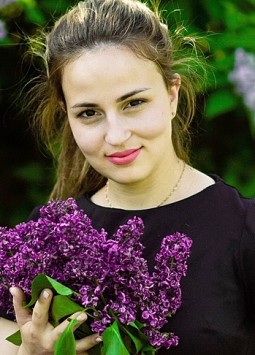 Alena from Mykolaiv, 28 years, with brown eyes, dark brown hair, Christian, Trainer.