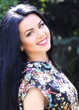 Alina from Chuhuiv, 34 years, with green eyes, black hair, Christian, Manicure Master.
