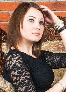 Maria from Simferopol, 35 years, with grey eyes, dark brown hair, Christian, Designer.