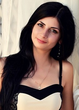Svetlana from Nikolaev, 34 years, with green eyes, black hair, Christian, accountant.