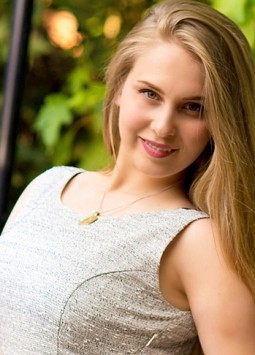 Diana from Kherson, 24 years, with blue eyes, blonde hair, Christian, Chief.