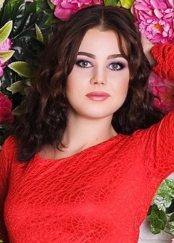 Yana from Kharkov, 29 years, with green eyes, light brown hair, Christian, engineer.