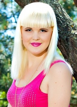 Natalia from Nikolaev, 31 years, with grey eyes, blonde hair, Christian, Accountant.