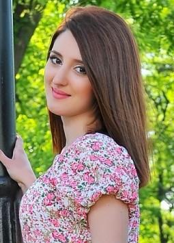 Ekaterina from Odessa, 32 years, with brown eyes, dark brown hair, Christian, Librariian.