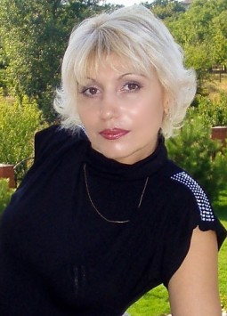 Larisa from Odessa, 56 years, with brown eyes, blonde hair, Christian, employee.