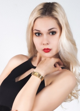 Ekaterina from Severodonetsk, 31 years, with green eyes, blonde hair, Christian, Teacher of cooking classes.