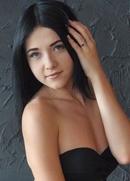 Victoria from Nikolaev, 26 years, with green eyes, black hair, Christian, bartender.