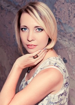 Marina from Poltava, 40 years, with grey eyes, blonde hair, Christian, manager of translations.