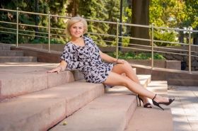 Irina from Nikolaev, 30 years, with green eyes, blonde hair, Christian, manager. #2