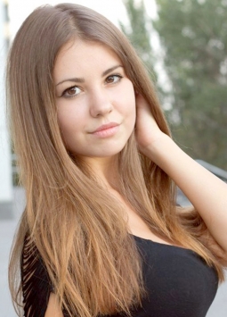 Yulia from Zaporozhye, 29 years, with hazel eyes, dark brown hair, Christian, illustratrator for children books.