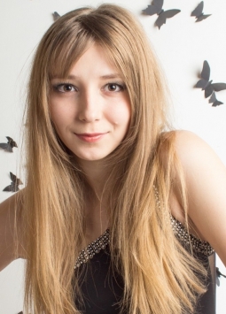 Evelina from Kiev, 27 years, with hazel eyes, light brown hair, Christian, operatopr-cashier.