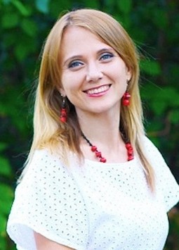 Olga from Kyiv, 43 years, with blue eyes, blonde hair, Christian, deputy procurement manager.