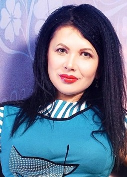 Evgeniya from Kharkov, 41 years, with green eyes, black hair, Christian, editor.