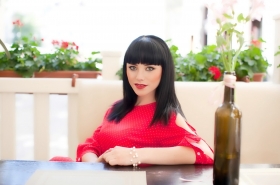 Romanna from Zaporozhye, 30 years, with green eyes, black hair, Christian, Sales Manager. #11