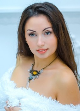 Olga from Nikolaev, 36 years, with brown eyes, dark brown hair, Christian, economist.