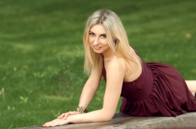Yulja from Kharkov, 36 years, with brown eyes, blonde hair, Christian, administrator. #6