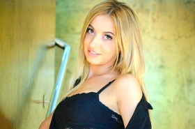 Yulja from Kharkov, 36 years, with brown eyes, blonde hair, Christian, administrator. #8
