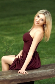 Yulja from Kharkov, 36 years, with brown eyes, blonde hair, Christian, administrator. #19