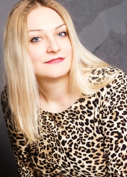 Victoriya from Nikolaev, 35 years, with hazel eyes, blonde hair, Christian, accountant.