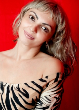 Viktoriya from Mariupol, 48 years, with hazel eyes, blonde hair, Christian, lawyer.