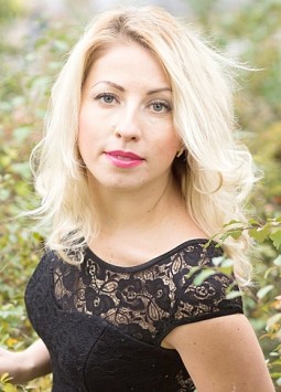 Elena from Nikolaev, 41 years, with grey eyes, blonde hair, Christian, Medical Assistant.