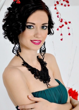 Anna from Anthracite, 29 years, with green eyes, black hair.