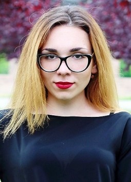 Valentina from Nikolaev, 26 years, with brown eyes, red hair, Christian, student.