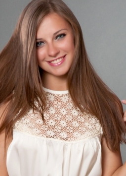Viktoria from Cherkaszy, 26 years, with blue eyes, light brown hair, Christian, fitness trainer.