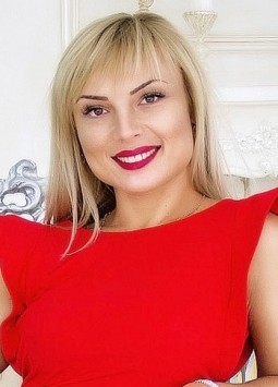 Maria from Kharkov, 39 years, with hazel eyes, blonde hair, Christian, manager.